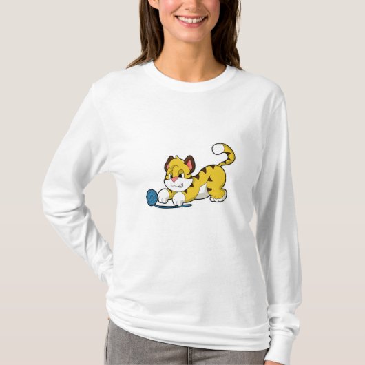 Tiger with Woll yarn ball Tシャツ (正面)