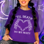 Til死は私たちパーティーギフトのためのbridesmaidsゴシック Tシャツ<br><div class="desc">私たちの"Til Death Do Usパーティー結婚"贈り物でゴシックTシャツのゴシックアレを受け入れる。ダークな童話に最適結婚な、これらのシャツはクラシック"死ぬまで私たちの部分"気持ちをツイストと混ぜ合わよくはしゃぐせる。あなたは祝は、花嫁や死のバチェロレッテテーマを持っているか、単にゴシック様式の美学を愛しているかにかかわらず、これらのシャツはあなたの特別な日にユニークtouchを追加するように設計されている。これらのおもしろいバチェロレッテシャツはブライダルパーティ全体に理想的である。印象的なデザインを特徴とし、彼らはあなたのバチェロレッテ祭りに団結とスタイルの感覚をもたらす。あなたのバチェロレッテの供給の一部として、これらのシャツは、あなたの花嫁のメイドがコーディネートされ、シックに見えることを保証する街の夜のためにあなたは外出するか、自宅でテーマのパーティーをホスト。花嫁の贈り物やバチェロレッテの好意として完璧な、これらのブライダルパーティのシャツはあなたの最も近い友達感謝していに思い出にできる方法である。"Til Death Do Usパーティー"のデザインは両方の神経質エレガントで、それはあなたのbridesmaidが衣服に愛する傑出した作品を作る結婚の後でも。祝ユニークインスパイアのイベントとバチェロレッテの愛の物語。</div>