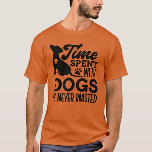 Time Spent With Dogs friends family Tシャツ (正面)