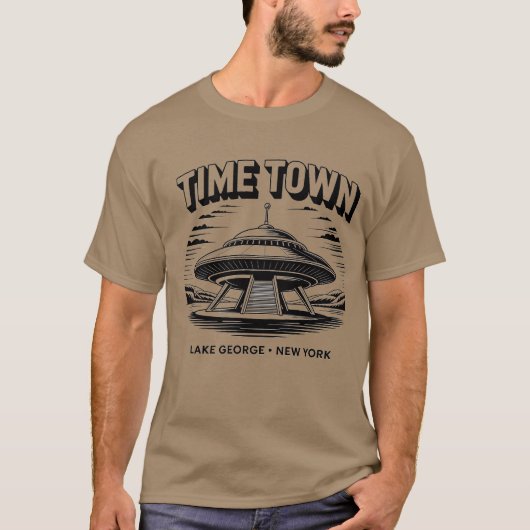 Time Town Lake George, NY Retro 80s Tシャツ (正面)