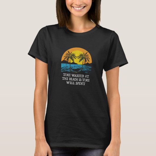 Time Wasted at the Beach Ocean Sayings Tシャツ (正面)