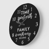 Time With Family Quote Typography Black And White ラージ壁時計 (傾斜)