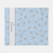 Timeless Botanical Bloom Soft Blue Monogram  フリースブランケット (正面(横))