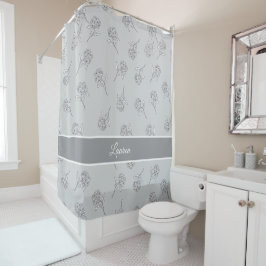 Timeless Botanical Bloom Soft Grey Monogram シャワーカーテン