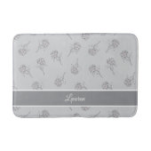 Timeless Botanical Bloom Soft Grey Monogram  バスマット (正面)
