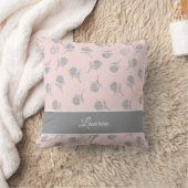 Timeless Botanical Bloom Soft Pink Monogram クッション (ブランケット)