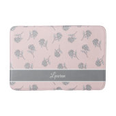 Timeless Botanical Bloom Soft Pink Monogram Bath バスマット (正面)