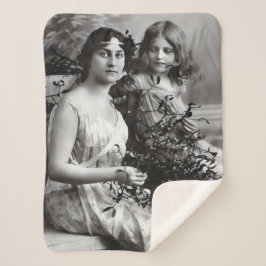Timeless Portrait of Mother and Daughter  シェルパブランケット