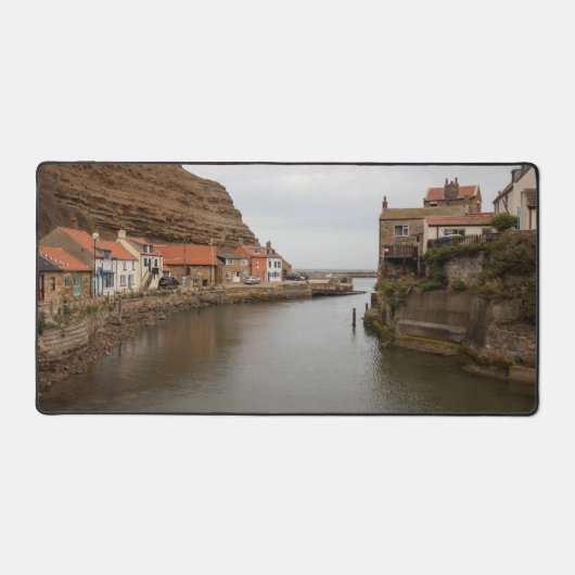 Timeless Staithes: Where the Beck Meets the Sea デスクマット (正面)