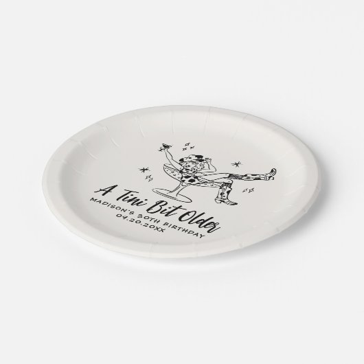 Tiniお洒落の少し古い誕生日パーティー ペーパープレート (アングル)