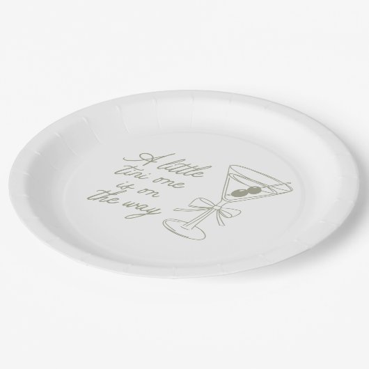 Tiniの1つはMartiniの赤ちゃんシャワーの途中にある ペーパープレート (アングル)