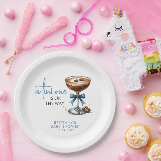 Tiniは男の子の赤ん坊のシャワーを途中にある ペーパープレート (パーティー)