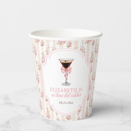 'Tiniビットより古いエスプレッソMartiniコケット誕生日 紙コップ (裏面)