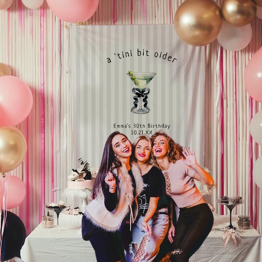 Tiniビットより古い | Martiniをテーマにした誕生日 タペストリー