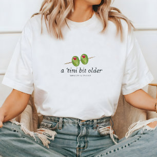 Tiniビットより古い Martiniをテーマにした誕生日 Tシャツ