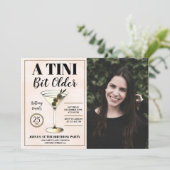 Tiniビット古いカクテルモダン誕生日写真 招待状 (スタンド正面)