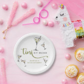 「Tini Bit Older」マティーニカクテル大人バースデー ペーパープレート (パーティー)