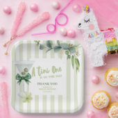 Tini oneはMartini Babyのシャワーに向かっている ペーパープレート (パーティー)