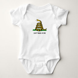 Tiny but Free – Gadsden Flag Baby Onesie ベビーボディスーツ