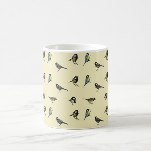 Tiny Garden Birds Pattern on Beige コーヒーマグカップ (中央)