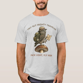 "Tiny Globetrotter" - ミニチュアフクロウ探検Tシャツ Tシャツ