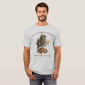"Tiny Globetrotter" - ミニチュアフクロウ探検Tシャツ Tシャツ (正面フル)