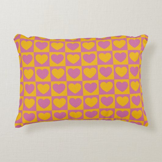 Tiny hearts chess grid seamless pattern. Cute litt アクセントクッション (正面)