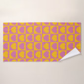 Tiny hearts chess grid seamless pattern. Cute litt バスタオル (バスタオル)