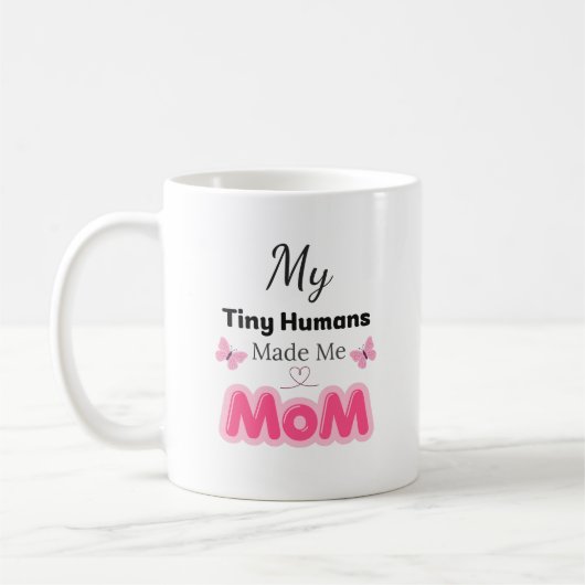 Tiny Humans Made Me Mom Modern Pink Design コーヒーマグカップ (左)