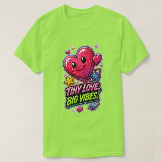 Tiny Love Big Vibes 💖 かわいいインテリア Tシャツ (デザイン正面)