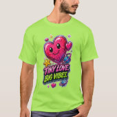 Tiny Love Big Vibes 💖 かわいいインテリア Tシャツ (正面)