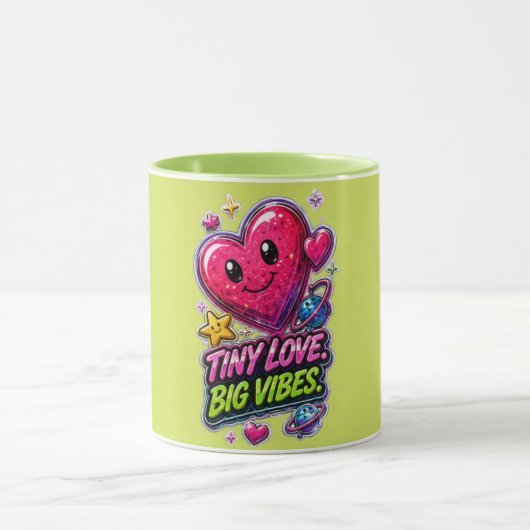 Tiny Love Big Vibes 💖 かわいいデザイン マグカップ (中央)