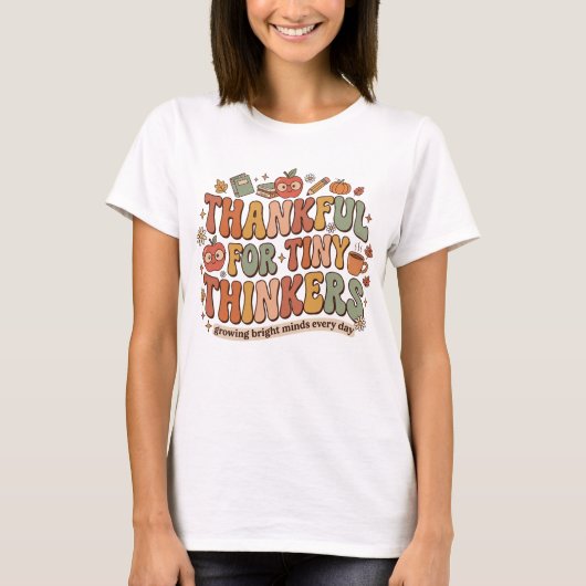 Tiny Thinkersに感謝 Retro Fall Teacher Tシャツ (正面)