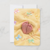 Tiny Toes Satin Bows ベビーシャワー招待状 招待状 (正面)