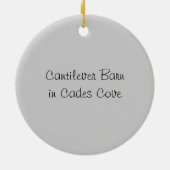 Tiptonの場所のCadesの入江の片持梁納屋 セラミックオーナメント (裏面)