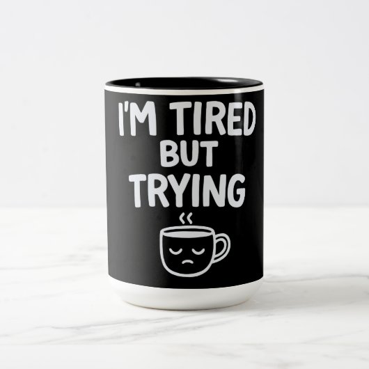 Tired But Trying – Funny Relatable Mood Design ツートーンマグカップ (中央)