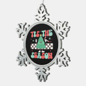 Tis Season Retro Womans Holiday スノーフレークピューターオーナメント (右)