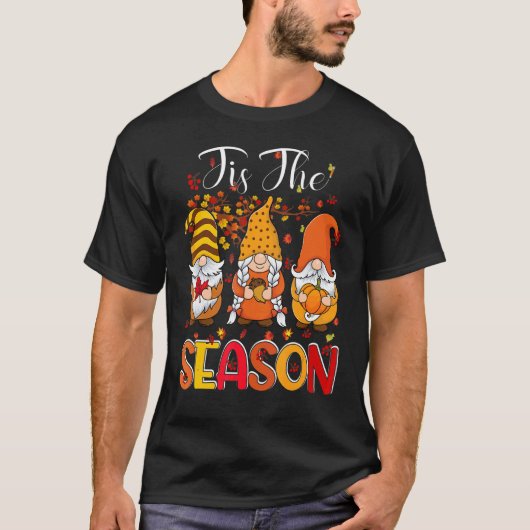 Tis The Season Three Gnomes Pumpkin Fall Leaves Th Tシャツ (正面)