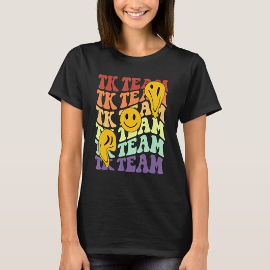 Tkチームスクワッドレトロスマイル顔新学期種類 Tシャツ (正面)
