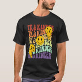 TK and Kinder retro smile face Back To School kind Tシャツ (正面)