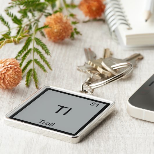 Tl – トロル素おもしろい子ミーム周期化学 キーホルダー (側面)