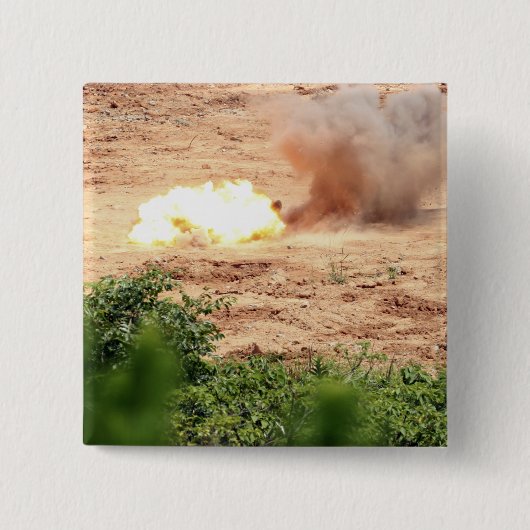 TNTの10の半ポンド・ブロック 缶バッジ (正面)