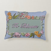 To開花 – 花のフレームのPeriwinkle Blue アクセントクッション (裏面)