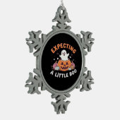 To Be Expecting Little Boo スノーフレークピューターオーナメント (左)