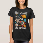 To Sophomore And Beyond Astronaut Funny Back To Sc Tシャツ (正面)