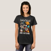 To Sophomore And Beyond Astronaut Funny Back To Sc Tシャツ (正面フル)