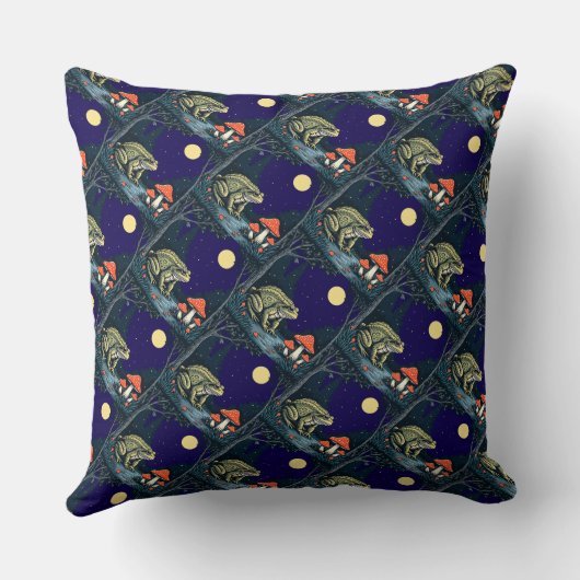 Toad Foraging Toadstools In A Moonlit Woodland  クッション (裏面)