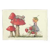 Toadstoolで眠っているマウスケシを持つ女の子 枕カバー (正面)