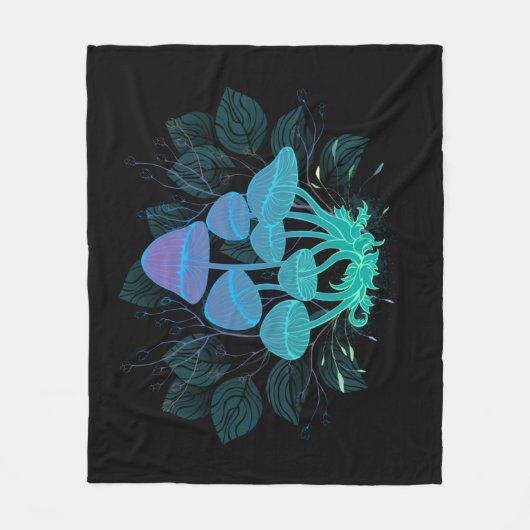 Toadstools in Bushes フリースブランケット (正面)