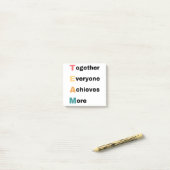 Together Everyone Achieves More 2 ポストイット (デスク上)